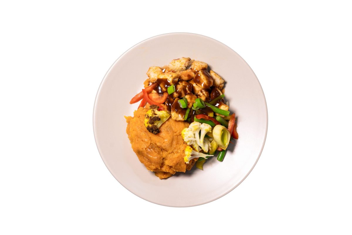 Kip met groenten en zoete aardappelpuree
