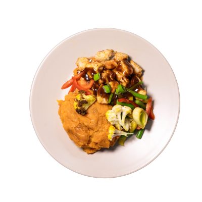 Kip met groenten en zoete aardappelpuree